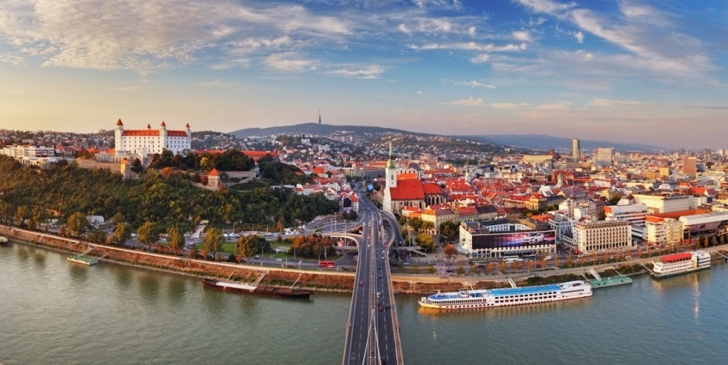Dịch vụ chuyển phát nhanh Hồ Chí Minh đi Slovakia